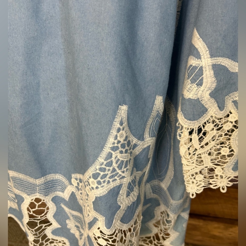 Chico's Blue Tunic Top with White Lace Trim Size 3xl - Picture 2 of 7